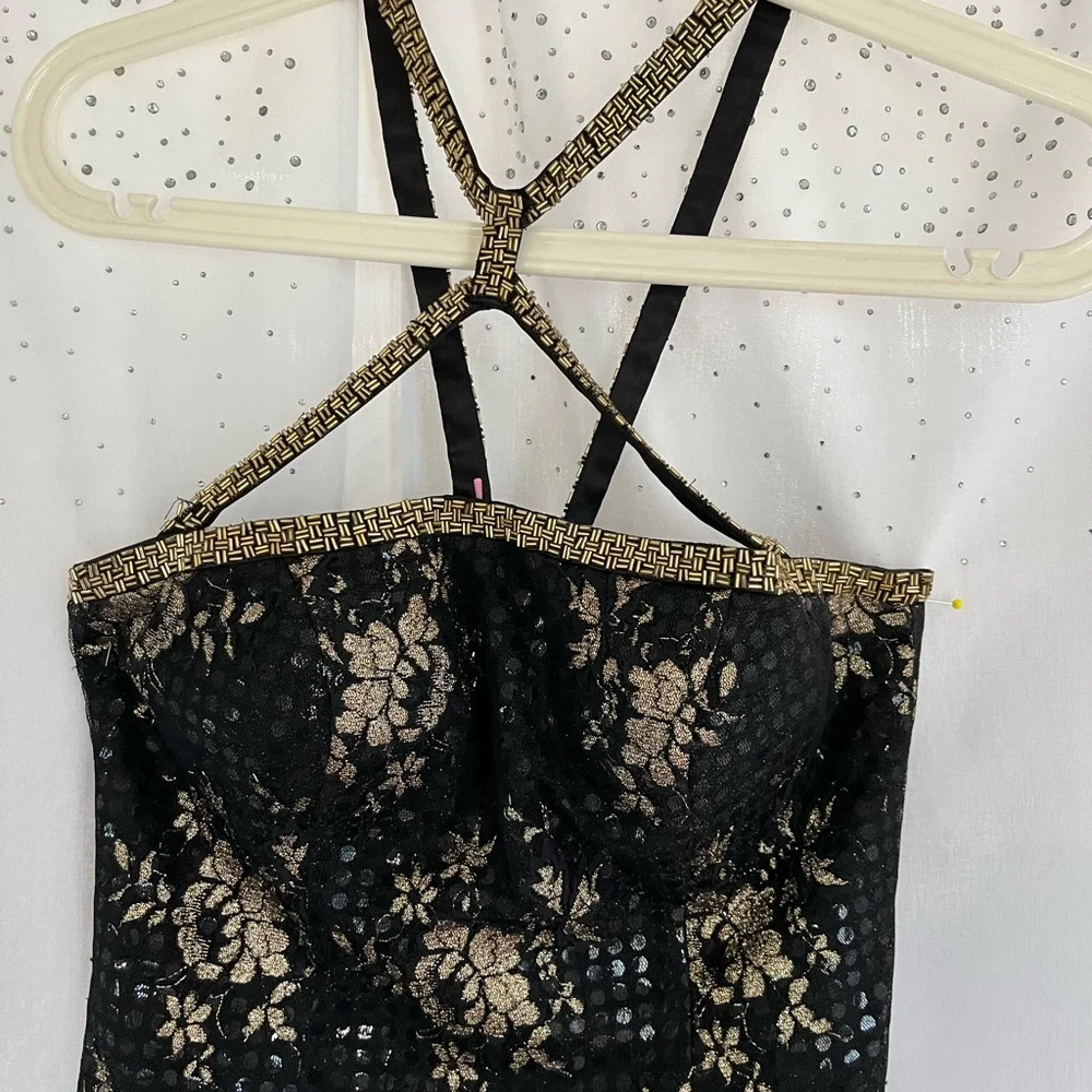 Elegant Black and Gold Floral Dress - Picture 4 of 8